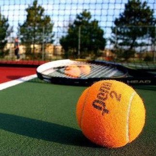 איכות טובה 10mm מלאכותית טניס ירוק דשא שטיח בחוץ