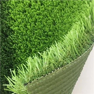 דשא כדורגל מלאכותי מול טורף